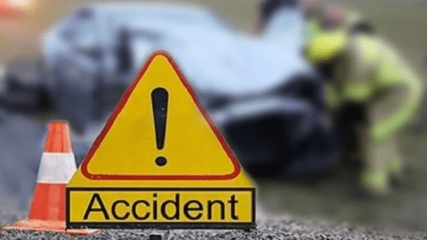 Horrific road accident in Nashik, car full of students collides with vehicles, five killed