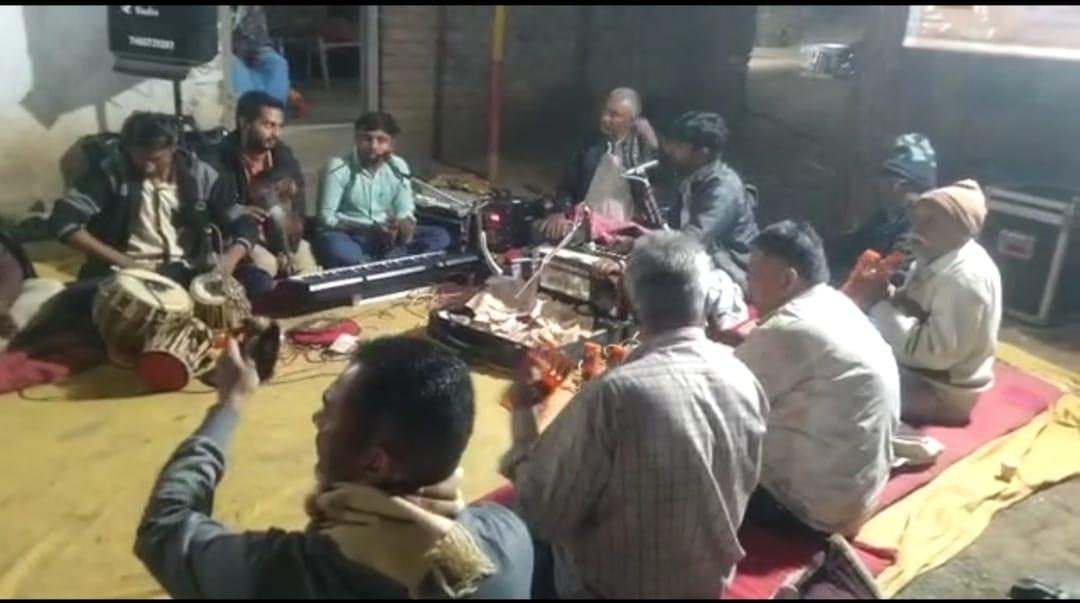 A Ram Darbar was held in memory of Late Shantidasji Bhagwandasji Agravat at Sihore.