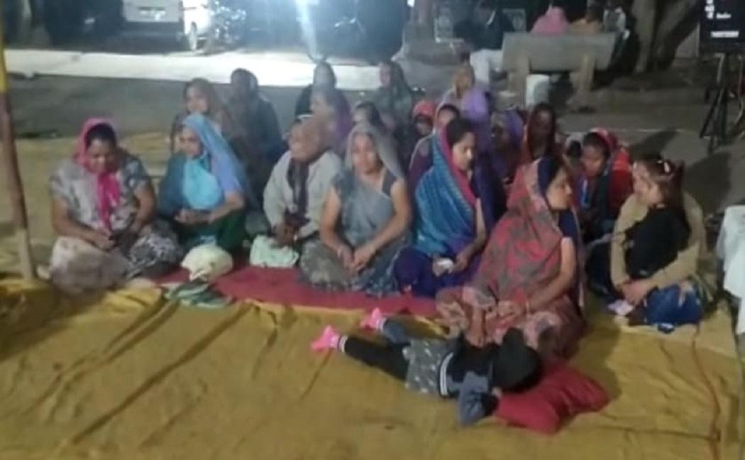 A Ram Darbar was held in memory of Late Shantidasji Bhagwandasji Agravat at Sihore.
