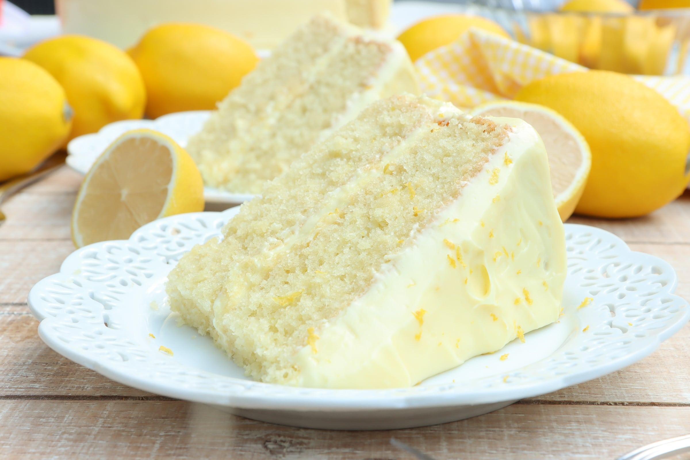 Feed the kids on Christmas with a tasty lemon cake, easy to make