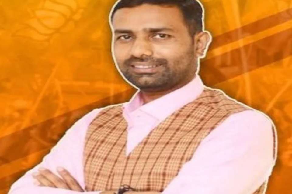 Kaushik Vekaria wins big by defeating Paresh Dhanani in Amreli