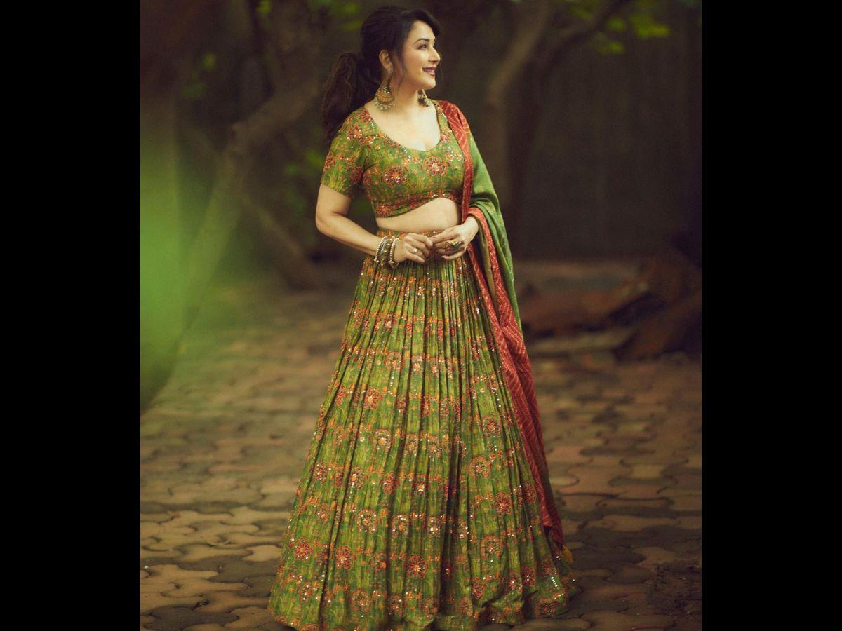 Recreate these looks of Dhak Dhak girl Madhuri Dixit, you too will look gorgeous in wedding season, party