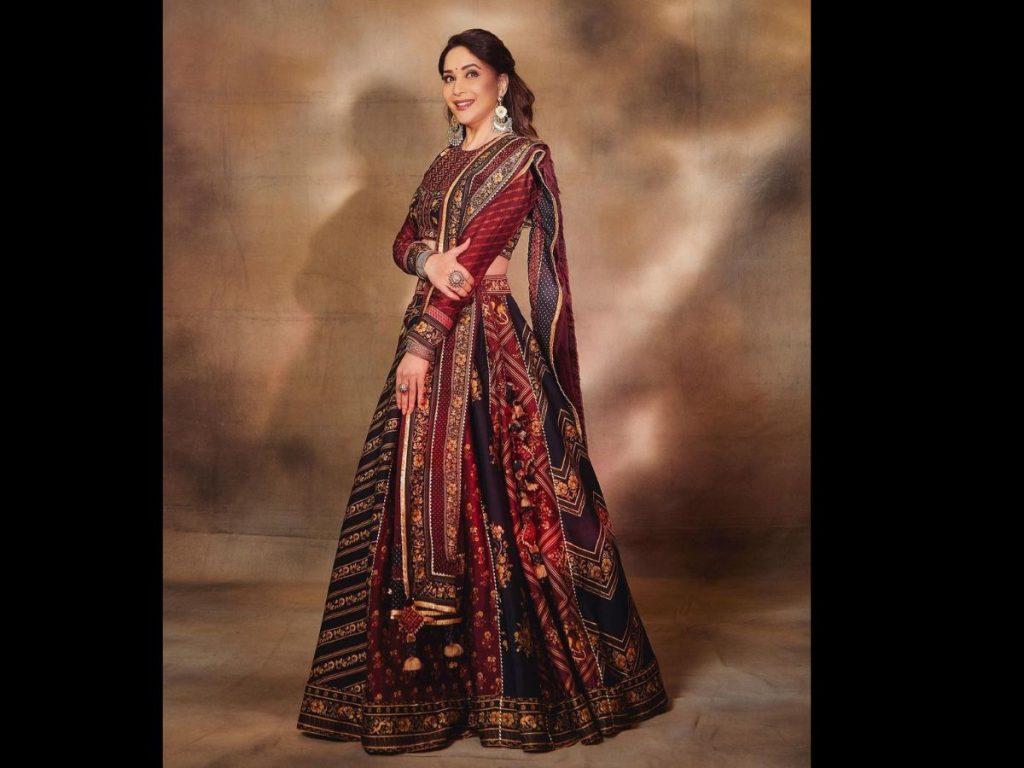 Recreate these looks of Dhak Dhak girl Madhuri Dixit, you too will look gorgeous in wedding season, party