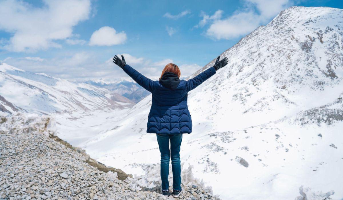 If you want to see snowfall on Christmas-New Year, plan to visit these places