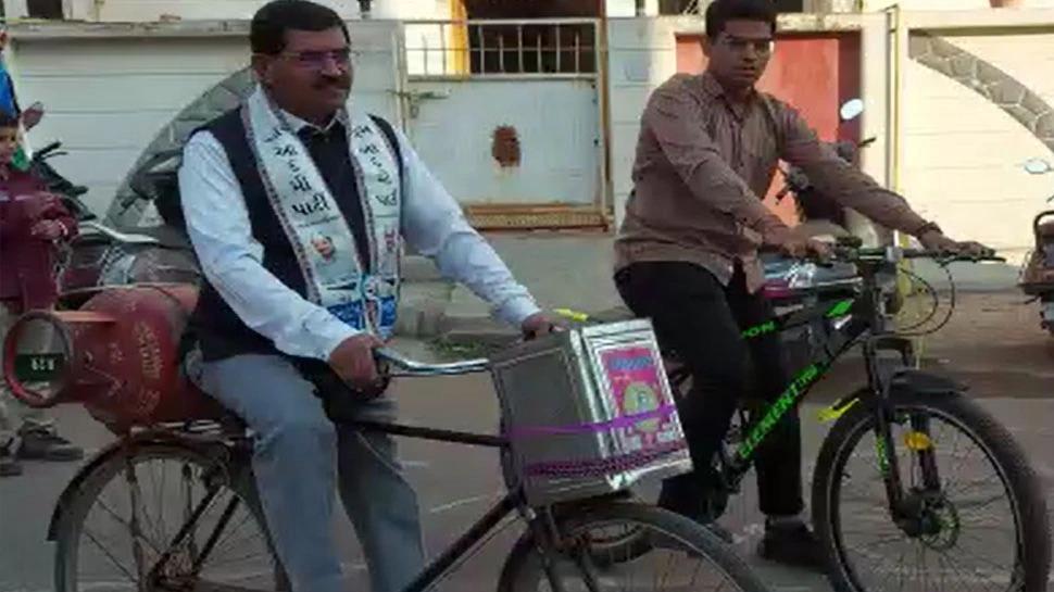 A Congress MLA came to vote on a bicycle with a cylinder, cast his vote to a 100-year-old community