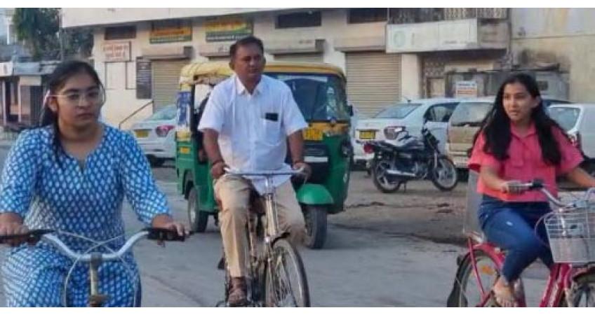 https://shankhnadnews.com/amreli-congress-candidate-paresh-dhanani-arrived-on-a-bicycle-with-a-gas-cylinder-poster-to-vote/