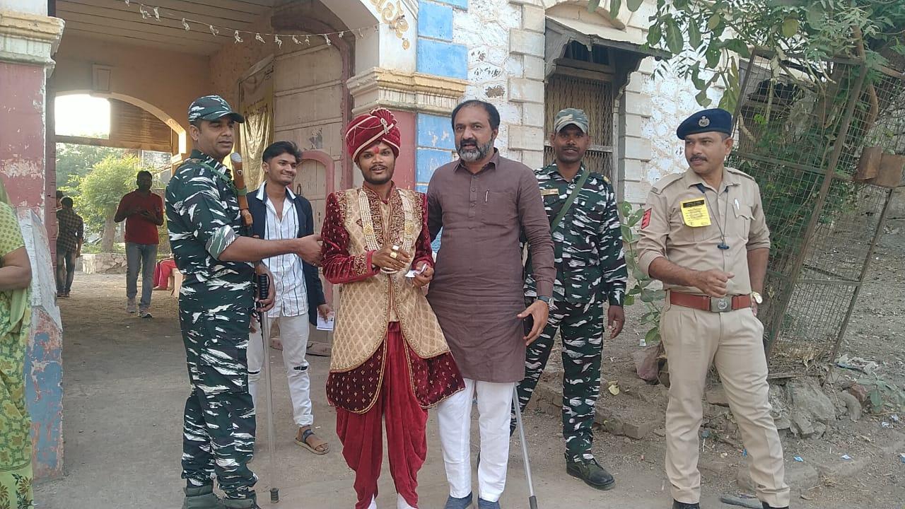 In Jambala village of Sihore taluk, the family members of the bridegroom cast their vote together.