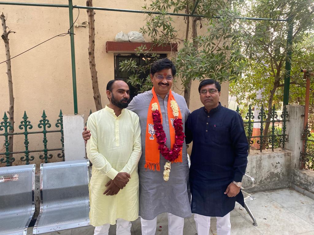 gujarat-is-and-will-remain-bjps-stronghold-all-five-fingers-of-the-people-in-bjp-rule-vikrambhai-nakum