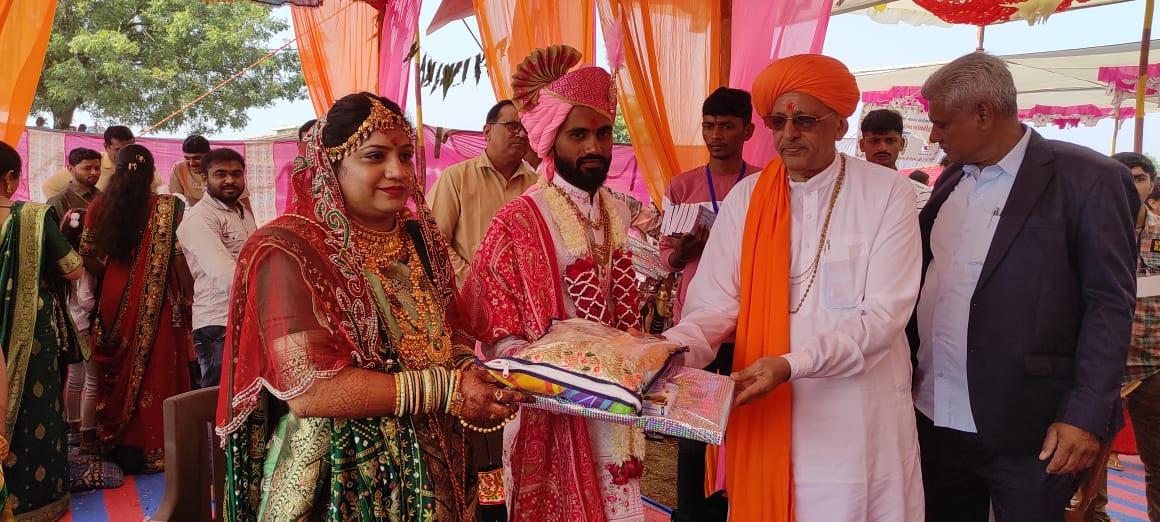 Sihor; 29 newlyweds got married in a group wedding organized by the District Ahir Samaj Seva Samiti