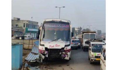 Driver heart attack on running bus in Bhavnagar: The bus overturned three vehicles and rammed into the showroom