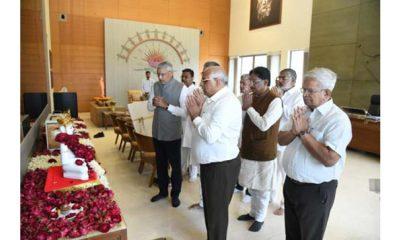 The Chief Minister took charge after performing puja-archana: Walked in front of the Chief Minister in the office of the newly appointed Ministers of the State: Conveyed greetings.