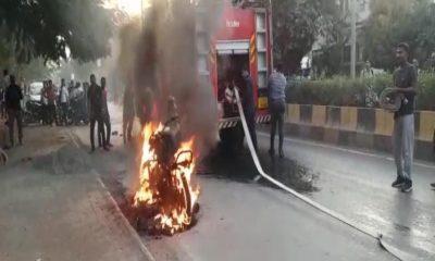 bhavnagar-three-persons-set-a-youths-bike-on-fire-near-jewelers-circle