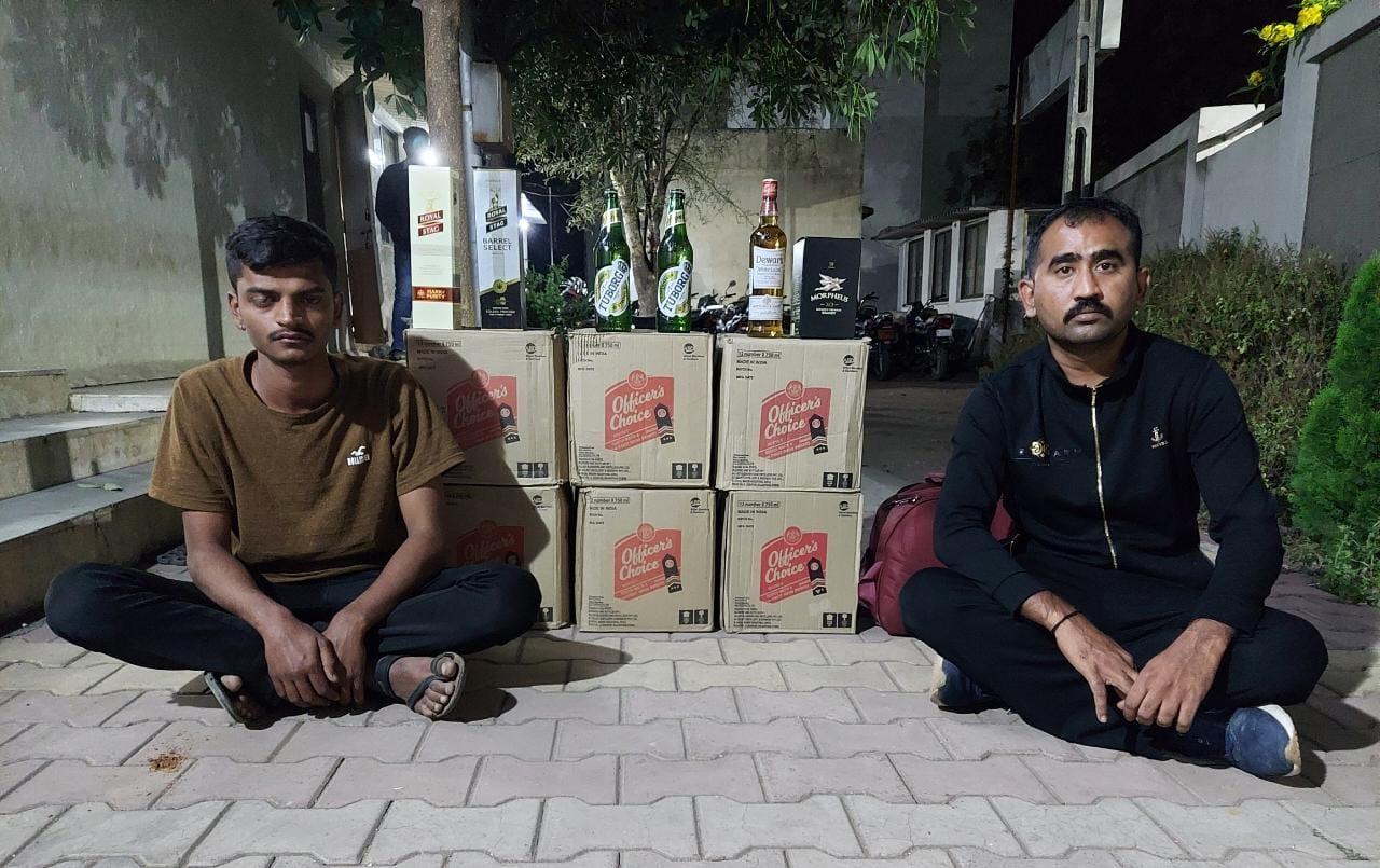 two-persons-were-caught-with-a-car-full-of-foreign-liquor-and-tins-of-beer-near-nari-chowkdi