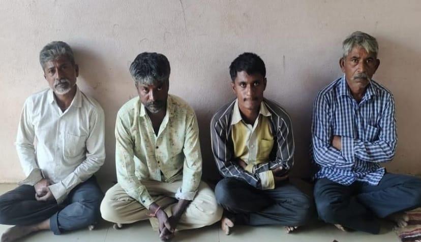 Four persons caught gambling in an open place in Keshavnagar, Sihore; 10250 seized