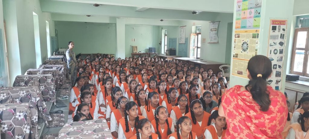 Songadh village of Sihore conducted a seminar on making women fearless under the guidance of DIG.