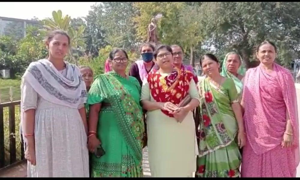 Cries for water in Bharshial: Women of Sihore Cricket Ground area rushed to the municipality
