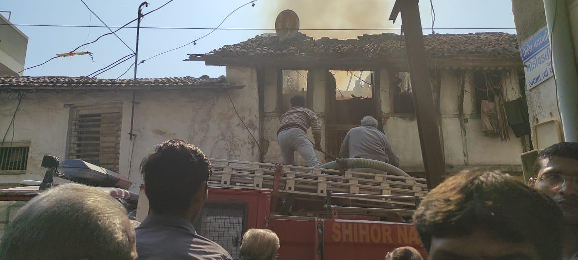 A fire incident in a residential house of a working family in Kansara Bazar area of Sihore; A loss of over half a lakh