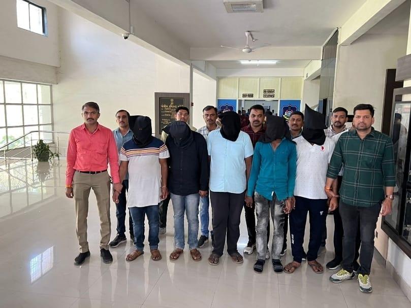 5-including-notorious-black-jetani-of-bhavnagar-arrested-in-39-lakh-diamond-robbery