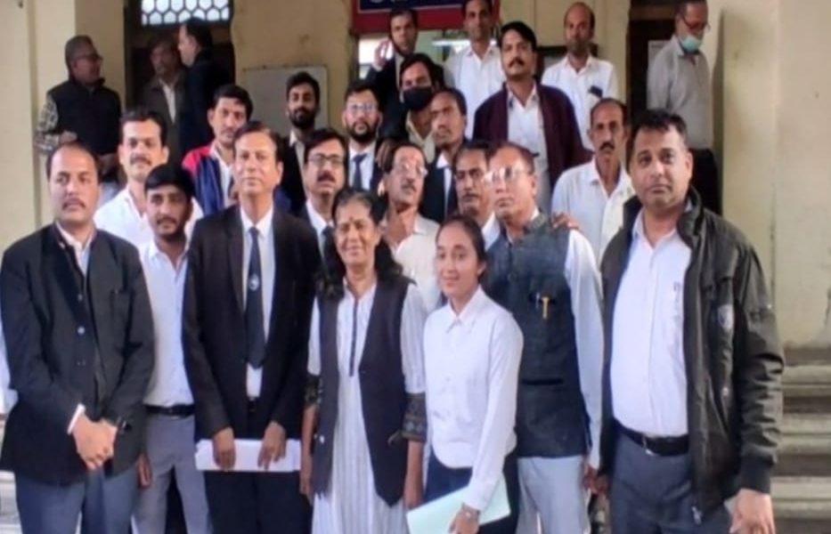 lawyers-strike-ended-after-getting-assurance-of-action-against-bhavnagar-asi