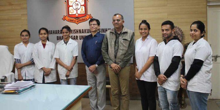 Bhavnagar University Students Invent Ayurvedic Mosquito Repellent - Vice-Chancellor Honours