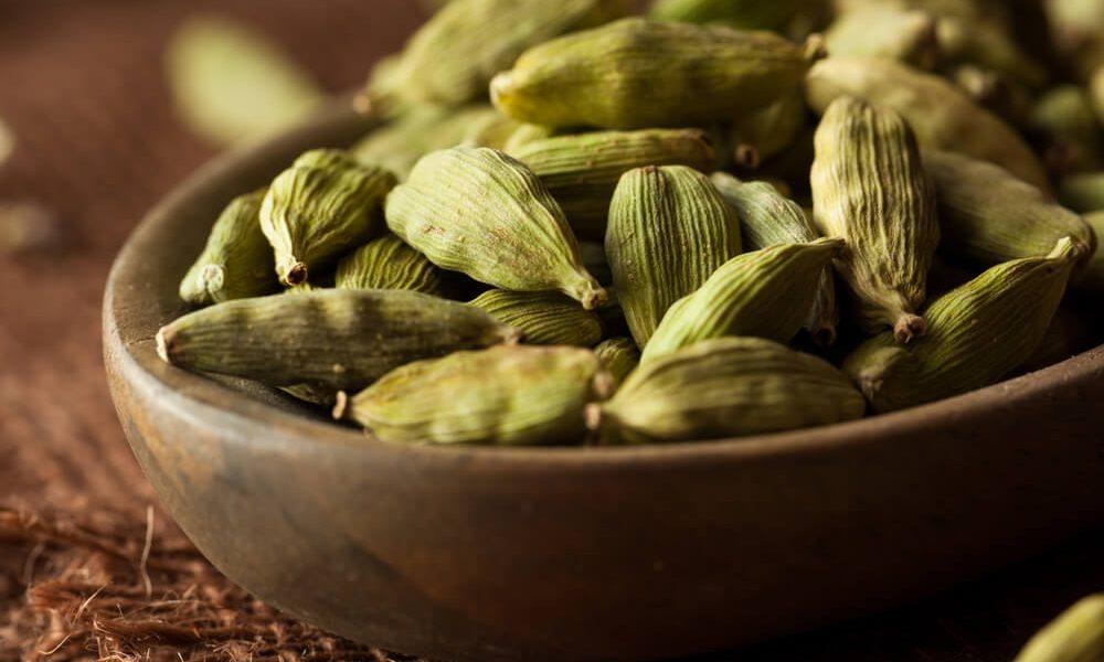 Cardamom is helpful in reducing the risk of serious diseases like cancer, know its other benefits