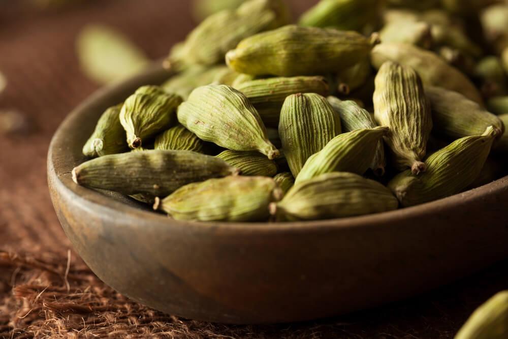 Cardamom is helpful in reducing the risk of serious diseases like cancer, know its other benefits