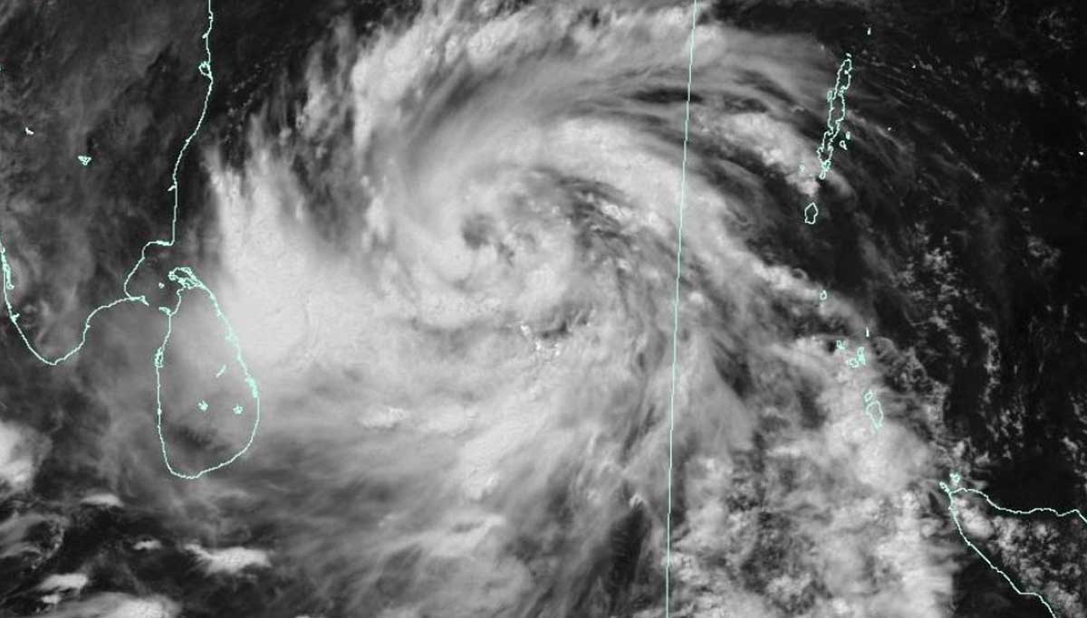 Cyclone 'Mandus' to wreak havoc in Tamil Nadu, heavy rain warning, 5000 relief camps ready