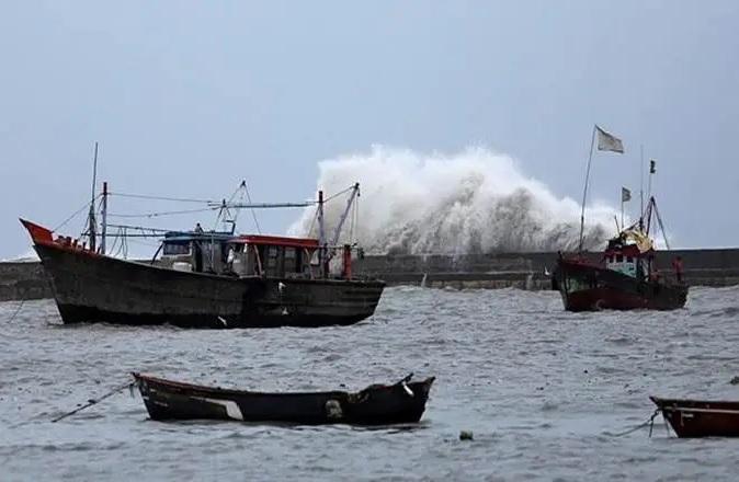 meteorological-department-has-put-signal-number-1-on-saurashtra-coast-fishermen-have-been-instructed-not-to-venture-into-the-sea