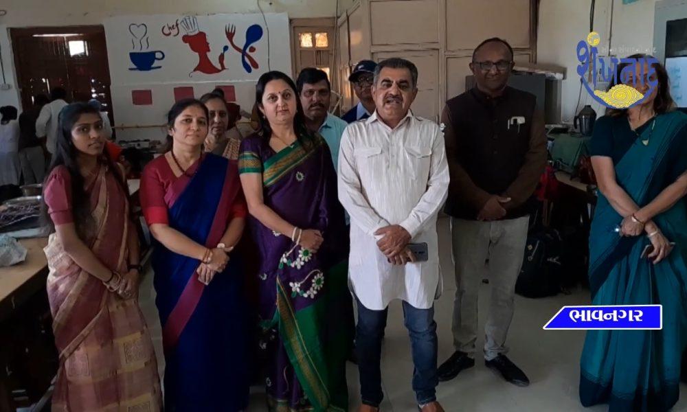 In Bhavnagar Shamaldas College, cooking was organized by Psychology and Home Science.