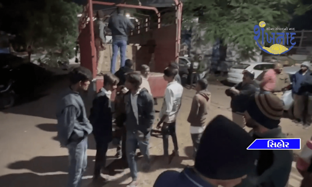 Police seized huge quantity of liquor near Khodiyar in Sihore.