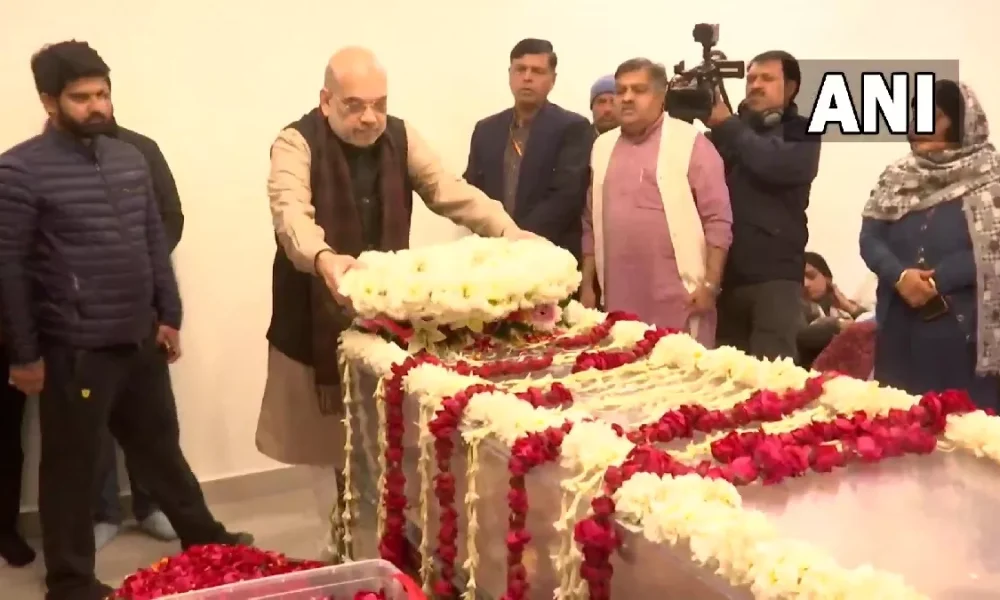 Home Minister Amit Shah and BJP President JP Nadda paid tribute to Sharad Yadav, Rahul Gandhi also paid his last respects.