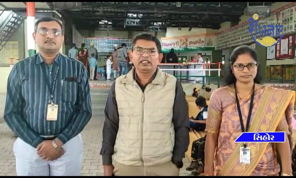Dress up was organized as part of Republic Day at Sihore Vidhamanjari Jnanpeeth.