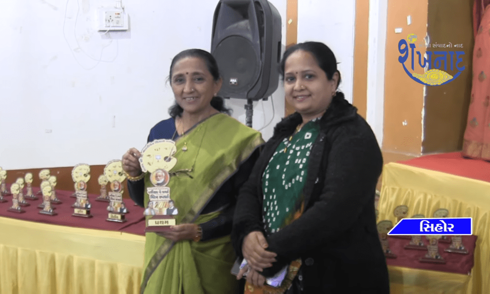 A drawing competition was held today at the Town Hall in addition to the examination.