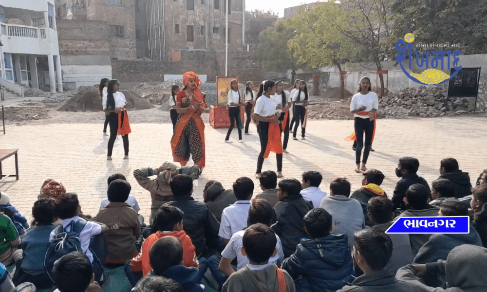 A program was organized on the occasion of Republic Day in Vishudhananda School.