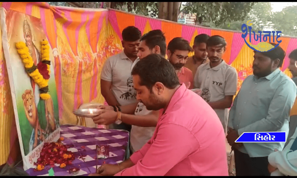 Pujan in India was performed by Yuva Yuga Puritan Sangthan at Sihore Vadlachowk.
