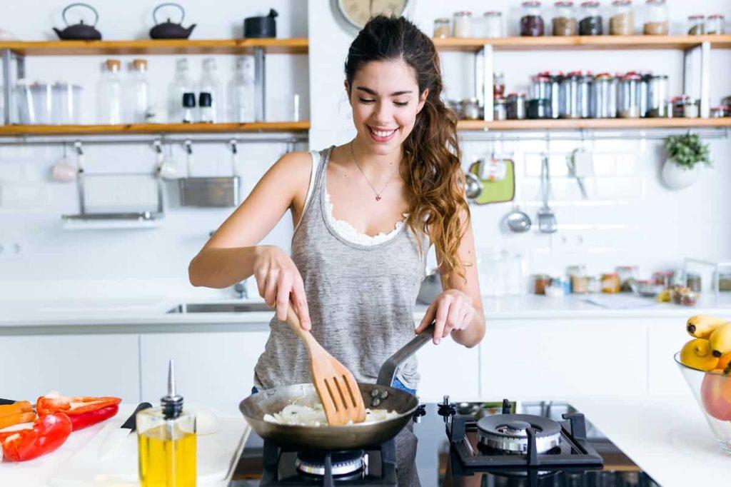 kitchen-vastu-tips-keep-in-mind-this-rule-of-vastu-while-cooking-vegetables-the-family-will-not-get-into-financial-crisis