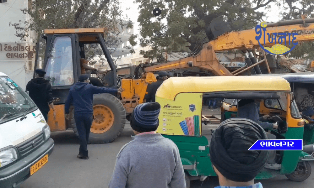 Demolition activities were carried out in the presence of police commissioner and staff at Bhavnagar Nawapara.