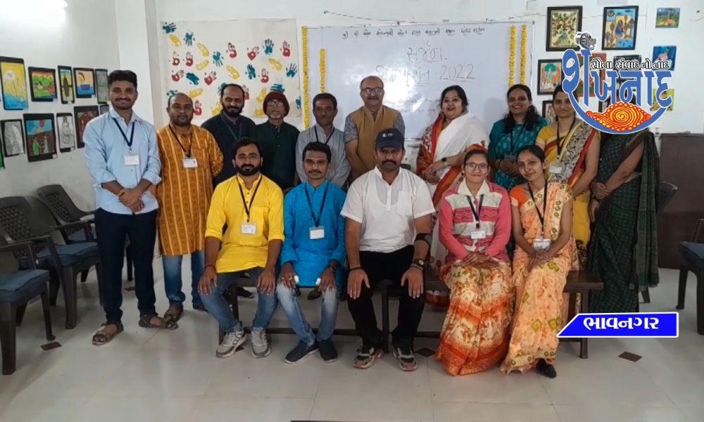 A picture exhibition was organized at Bhavnagar B.m.College