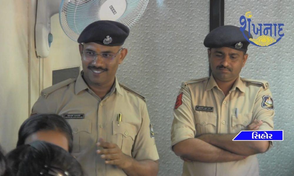 Sehore Police Seva Setu program was held for JJ Mehta Girls High School, Sihore.