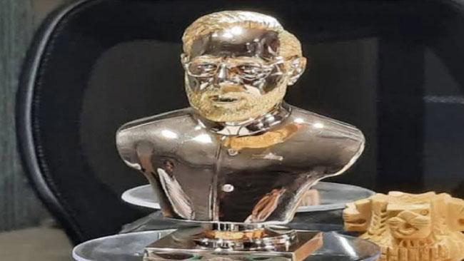 Gold statue of Prime Minister Modi, weight kept as election victory