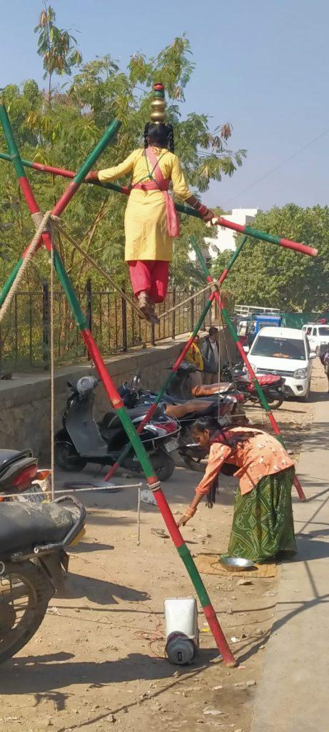A helpless mother with a belly-crawling baby girl performed dangerous stunts near Sehore Municipality