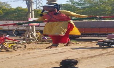 A helpless mother with a belly-crawling baby girl performed dangerous stunts near Sehore Municipality