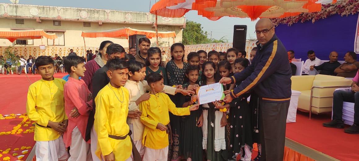 Grand Celebration of 74th Taluka Level Republic Day at Rajpara Khodiyar, Sihore - Day Collector Dilip Singh Vala unfurled the National Flag