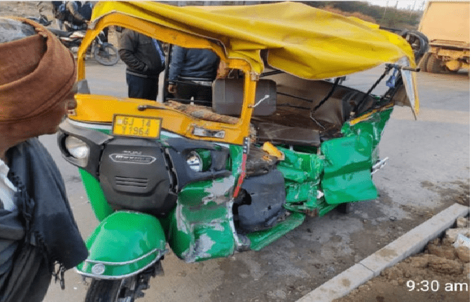 Three, including two teachers, died in a truck-auto rickshaw collision near Mahuva