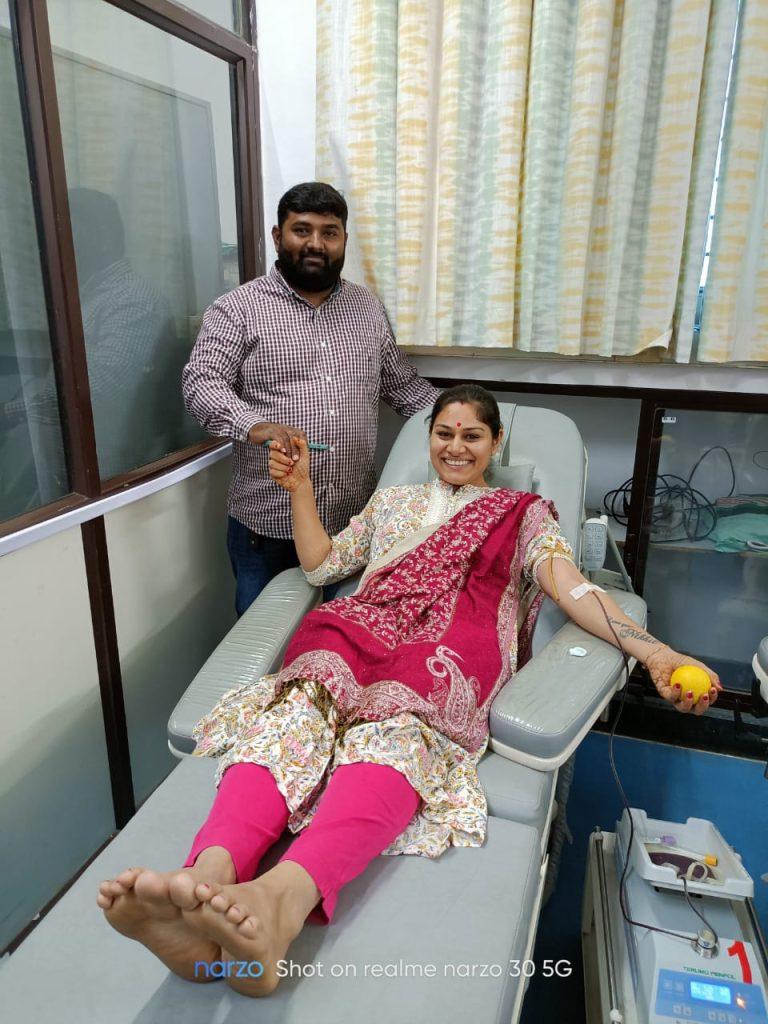Legendary writer, orator, author, columnist Ankita Mulani donates 100th blood