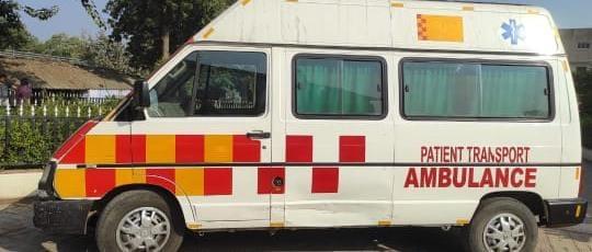 Ambulance of Sinhore Municipality in self treatment; System officials careless