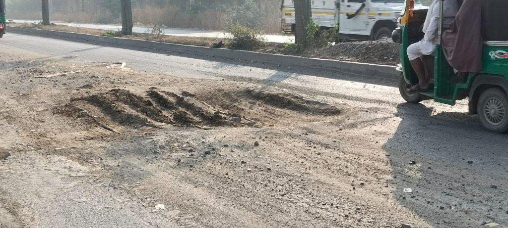 Death pits on state highway near Khodiyar temple near Sihore; Deteriorating condition of highways