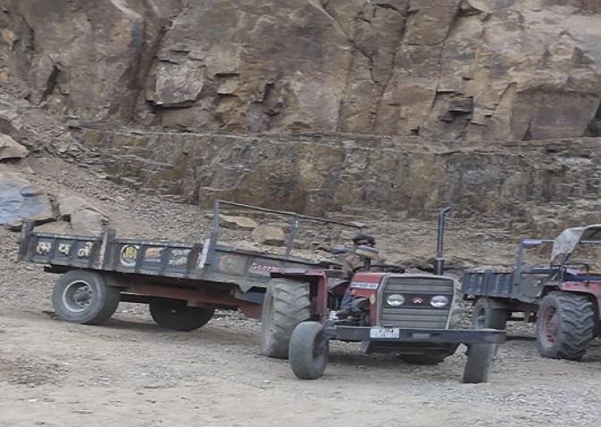 sihor-mamlatdar-jn-darbar-surface-seize-tractors-stealing-minerals