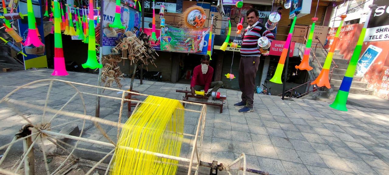 sihore-depression-in-kite-market-traders-kites-are-cut-off-before-flying