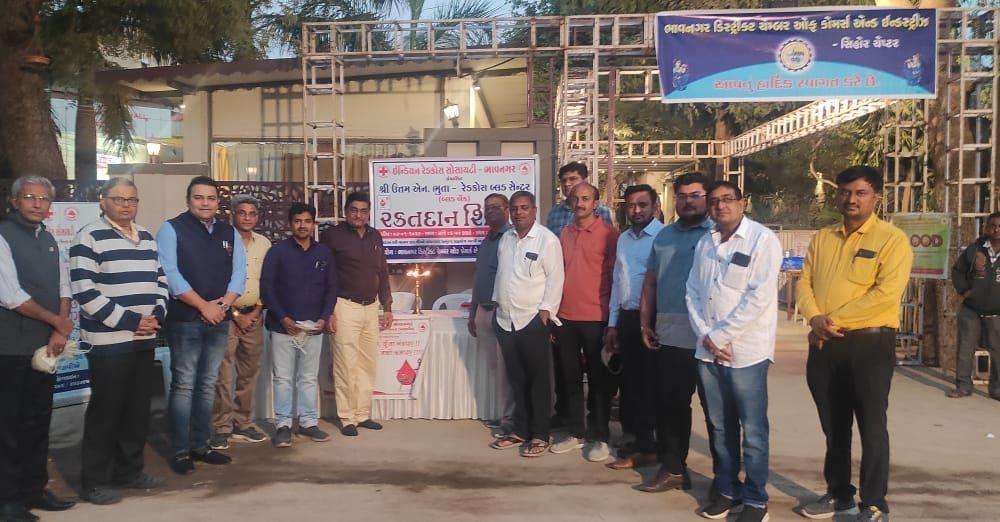 Bhavnagar District Chamber of Commerce and Industries organized charity meeting and blood donation camp at Sihore Bandhan.